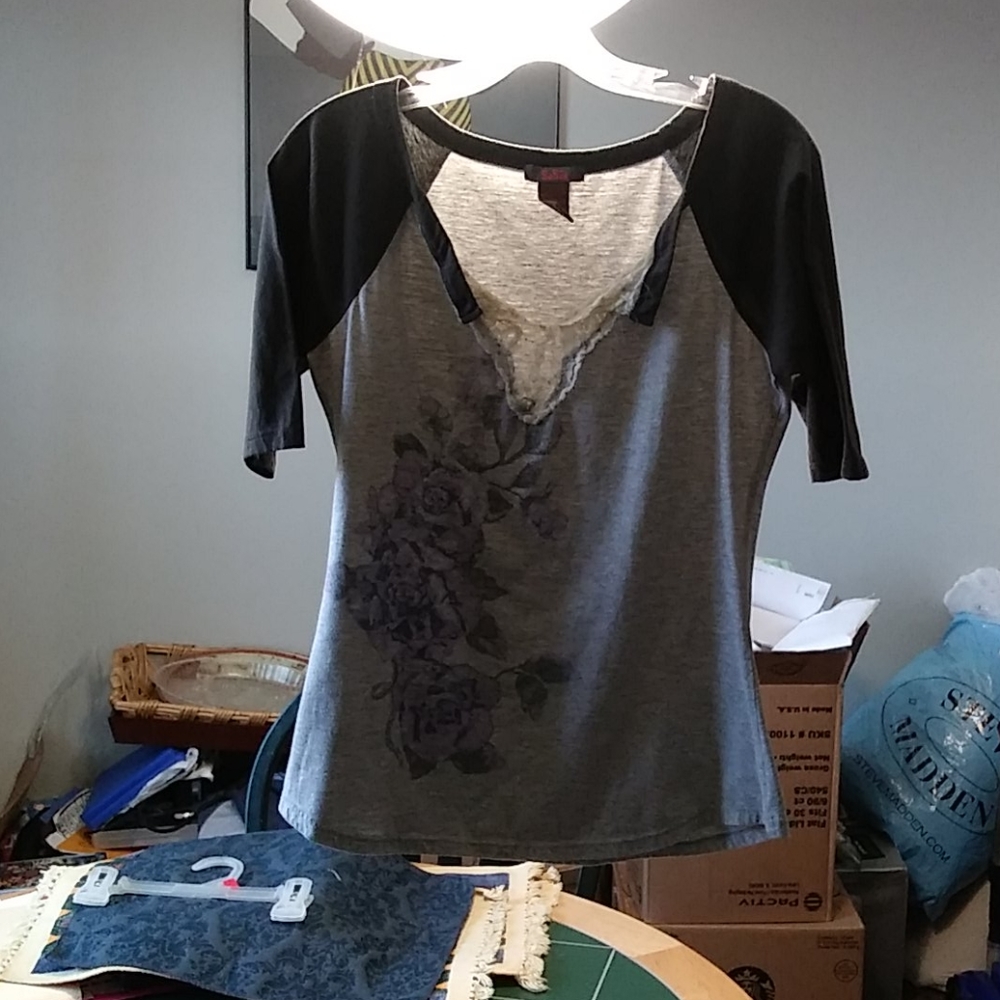 Short sleeve decorated & lace top